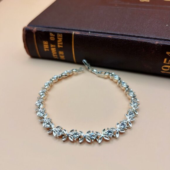 Vintage Avon Silver Tone Rhinestone Tennis Bracelet – Floral Vine Design, Signed - Picture 9 of 9